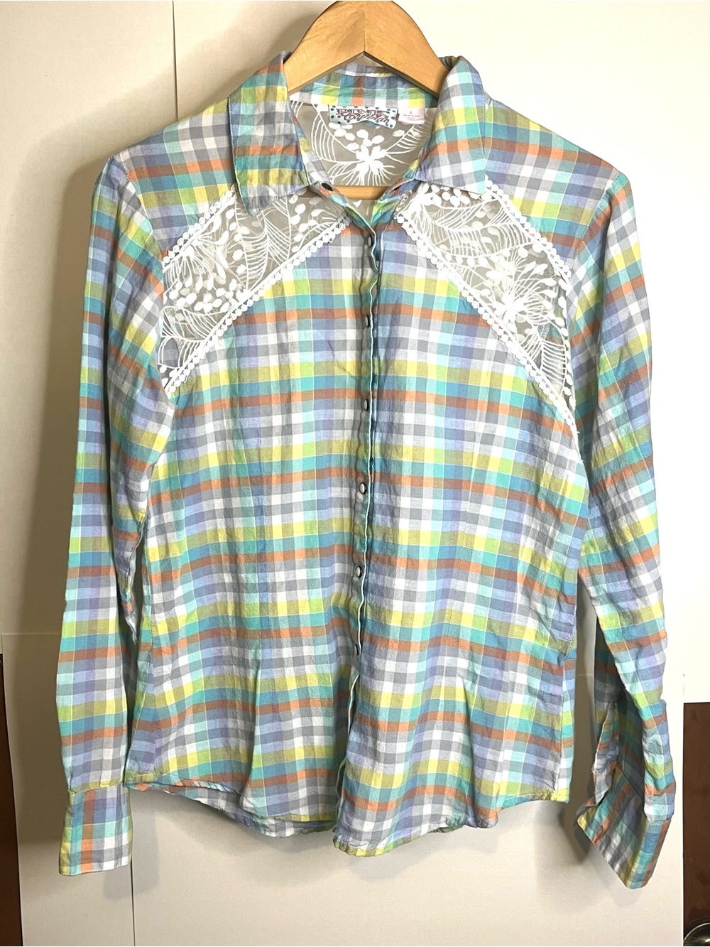 Pink Cattlelac (Tag L, Fits S) Western Style Button Down Shirt Lace Details